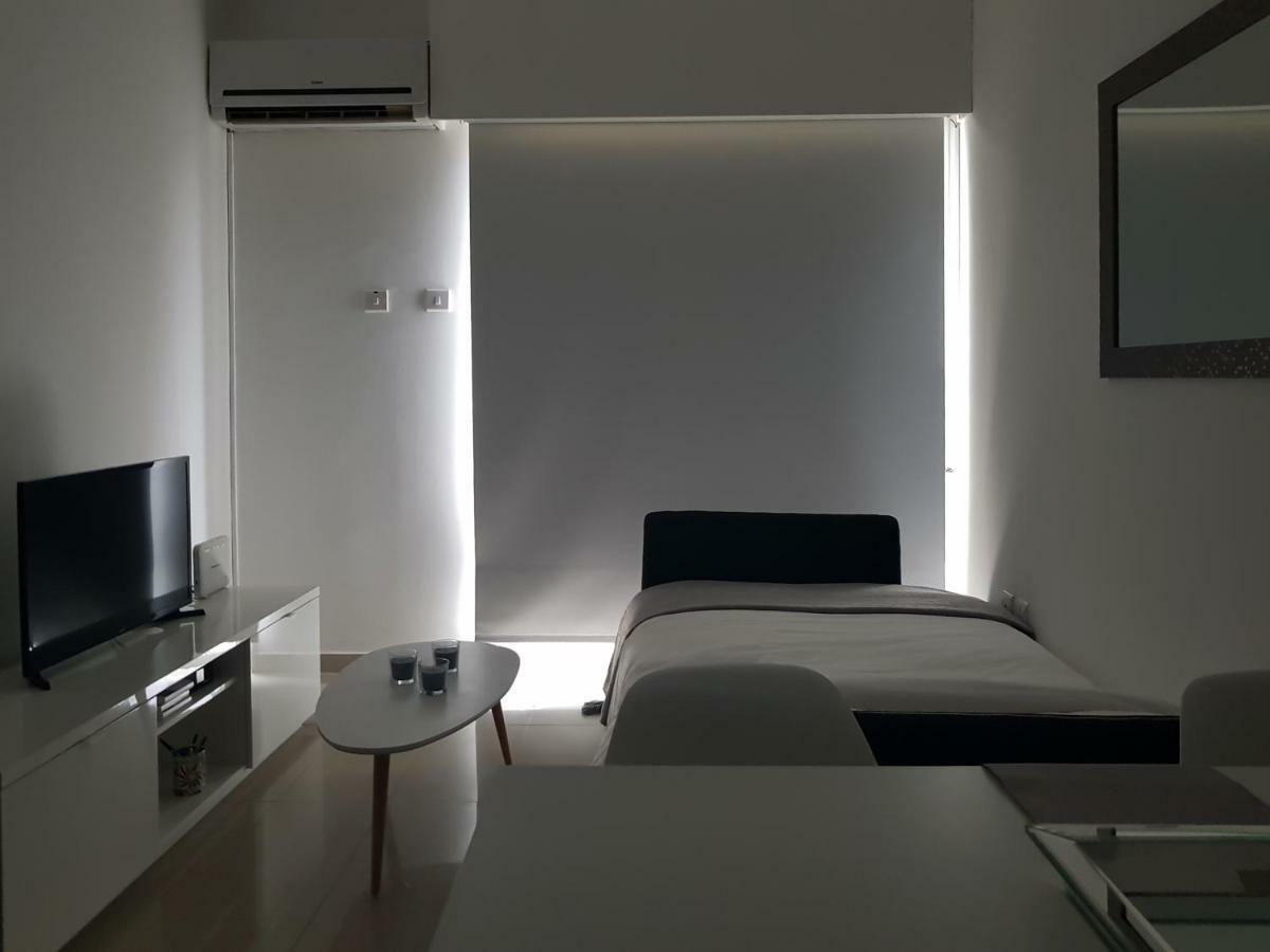 City Pearl - Modern 2 Bed Sea View Apt In City Centre ลิมาซอล ภายนอก รูปภาพ